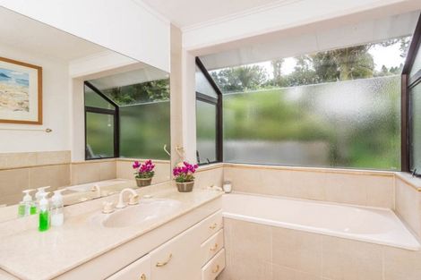 Photo of property in 90 Wood Bay Road, Titirangi, Auckland, 0604