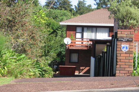Photo of property in 2/10 Channel View Road, Campbells Bay, Auckland, 0630