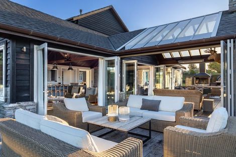 Photo of property in 2 Otaihanga Road, Paraparaumu Beach, Paraparaumu, 5032