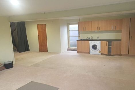 Photo of property in 28 Woodford Avenue, Henderson, Auckland, 0610