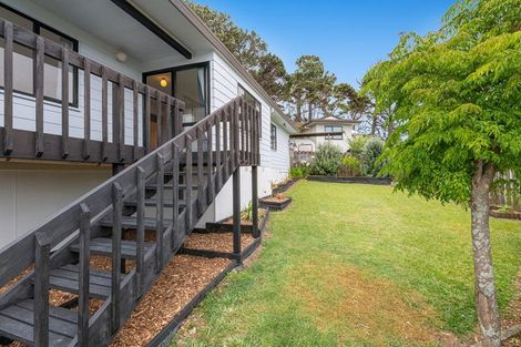 Photo of property in 1/25 Jumento Place, Unsworth Heights, Auckland, 0632