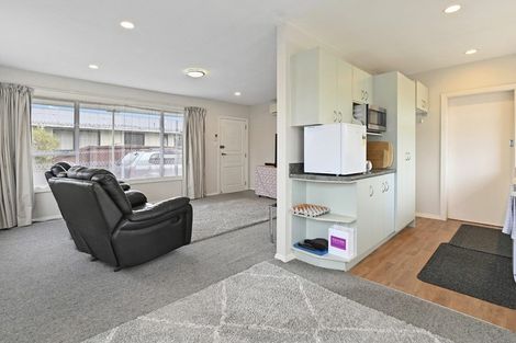 Photo of property in 67 Farquhars Road, Redwood, Christchurch, 8051