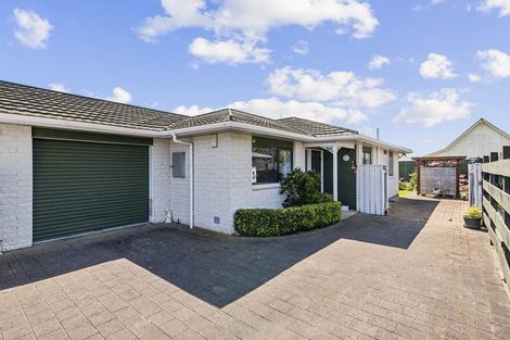 Photo of property in 50b Rewarewa Crescent, Waikanae, 5036