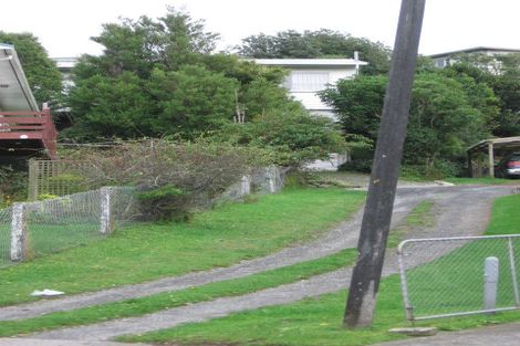 Photo of property in 62 Batchelor Street, Newlands, Wellington, 6037