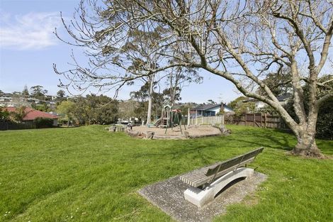 Photo of property in 30 Beechdale Crescent, Pakuranga Heights, Auckland, 2010