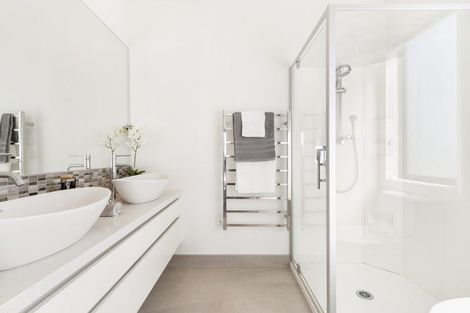 Photo of property in 69 Maka Terrace, Orewa, 0931