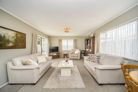 Photo of property in 28 Chatsworth Place, Highbury, Palmerston North, 4412