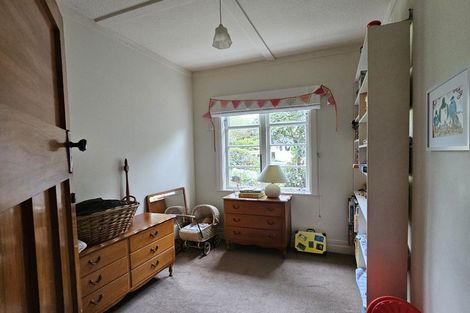 Photo of property in 8 Newcombe Crescent, Karori, Wellington, 6012