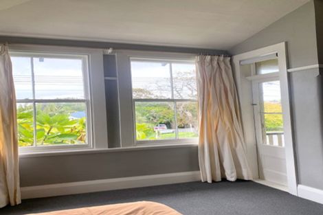 Photo of property in 70-72 Vauxhall Road, Devonport, Auckland, 0624