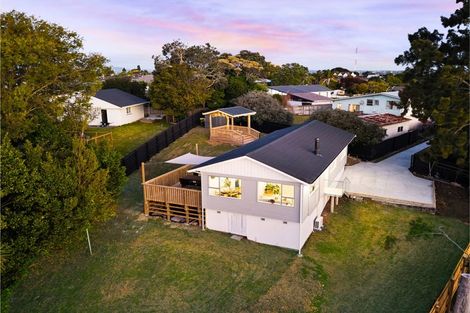 Photo of property in 11 Redwood Drive, Massey, Auckland, 0614