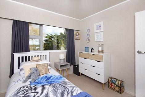 Photo of property in 81 Edgewater Drive, Pakuranga, Auckland, 2010