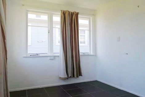 Photo of property in 18 Islington Avenue, New Lynn, Auckland, 0600