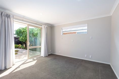 Photo of property in 6a Lake Terrace Road, Burwood, Christchurch, 8061