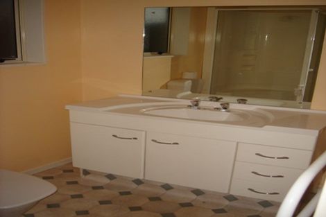 Photo of property in 17a Division Street, Riccarton, Christchurch, 8041