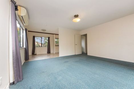 Photo of property in 3 Thalia Place, Totara Vale, Auckland, 0629