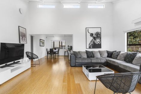 Photo of property in 2/55a Woodlands Crescent, Browns Bay, Auckland, 0630