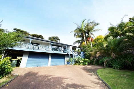 Photo of property in 14 Emery Grove, Bayview, Auckland, 0629