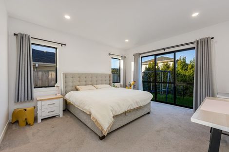 Photo of property in 33 Johns Creek Crescent, Silverdale, 0932