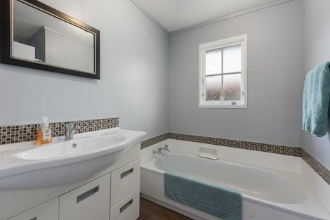 Photo of property in 11 Gemstone Drive, Birchville, Upper Hutt, 5018