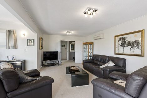 Photo of property in 14 Cyclades Place, Shelly Park, Auckland, 2014