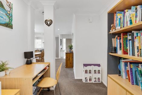 Photo of property in 33 Seabreeze Place, Papamoa Beach, Papamoa, 3118