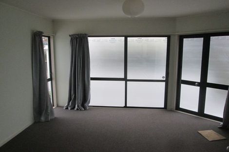 Photo of property in 12a Kiteroa Terrace, Rothesay Bay, Auckland, 0630