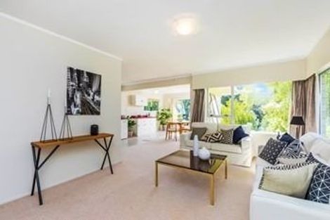 Photo of property in 1/4 Mahuta Grove, Northcote, Auckland, 0627