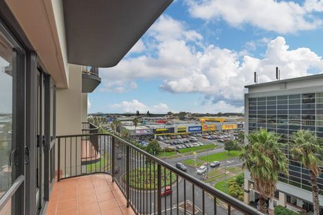 Photo of property in The Rennaissance, 6i/18 Ronwood Avenue, Manukau, Auckland, 2104