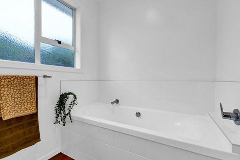 Photo of property in 93 Govett Avenue, Frankleigh Park, New Plymouth, 4310