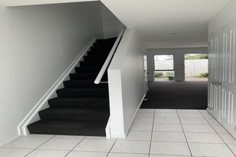Photo of property in 25/3 Hulme Place, Henderson, Auckland, 0612