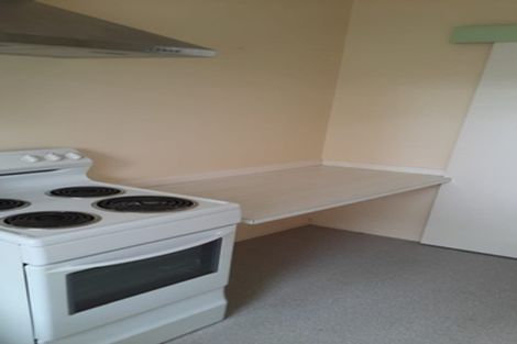 Photo of property in 2/200 Edmonton Road, Te Atatu South, Auckland, 0610