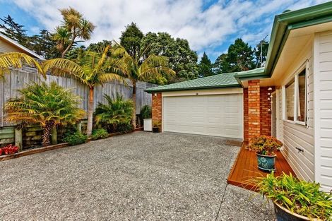 Photo of property in 37 Lorikeet Place, Unsworth Heights, Auckland, 0632