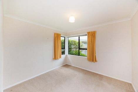 Photo of property in 12 Athlone Place, Hokowhitu, Palmerston North, 4410