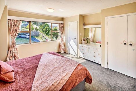 Photo of property in 33 Acacia Avenue, Maungaraki, Lower Hutt, 5010