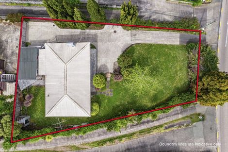 Photo of property in 143 Edmonton Road, Te Atatu South, Auckland, 0610