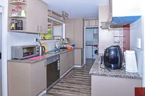 Photo of property in 7 Kelman Road, Kelston, Auckland, 0602