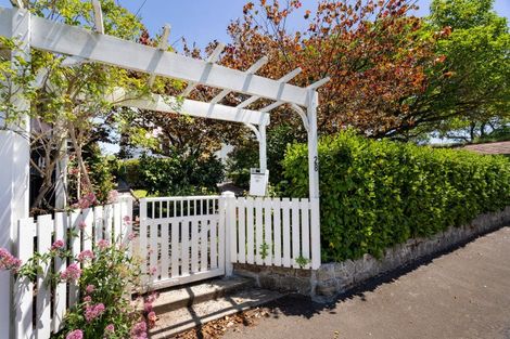 Photo of property in 28 Fitzroy Road, Bluff Hill, Napier, 4110