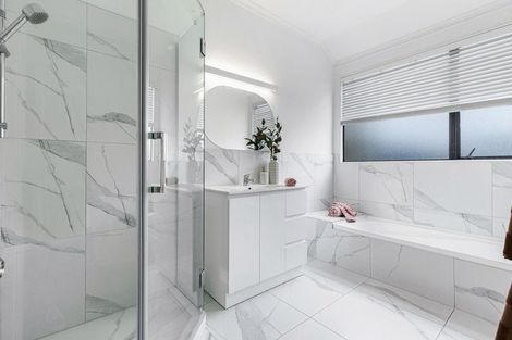 Photo of property in 5 Hobie Court, West Harbour, Auckland, 0618