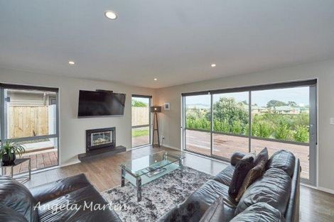 Photo of property in 140 Ruapehu Drive, Fitzherbert, Palmerston North, 4410