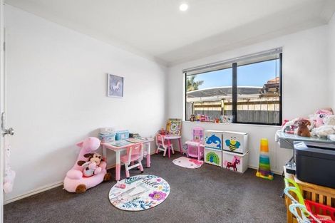 Photo of property in 5 Sayes Close, East Tamaki, Auckland, 2013