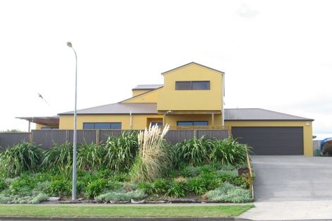 Photo of property in 175 Weggery Drive, Waikanae Beach, Waikanae, 5036