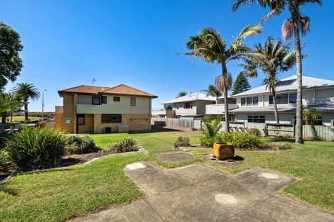 Photo of property in 32 Marine Parade, Mount Maunganui, 3116