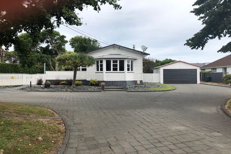 Photo of property in 25 Taupaki Road, Taupaki, Henderson, 0782