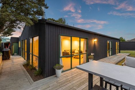 Photo of property in 3 Chilton Drive, Mairehau, Christchurch, 8052