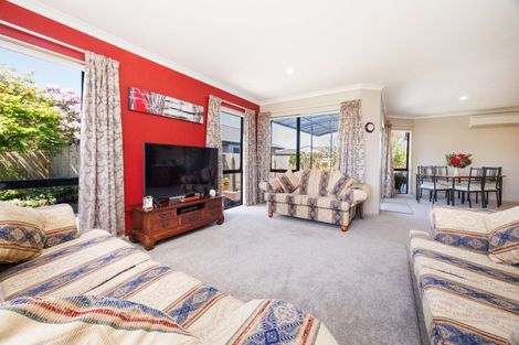 Photo of property in 4 Meridian Grove, Kelvin Grove, Palmerston North, 4414