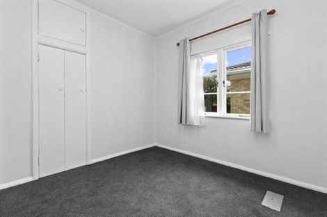 Photo of property in 16 Oxford Street, Fairfield, Hamilton, 3214
