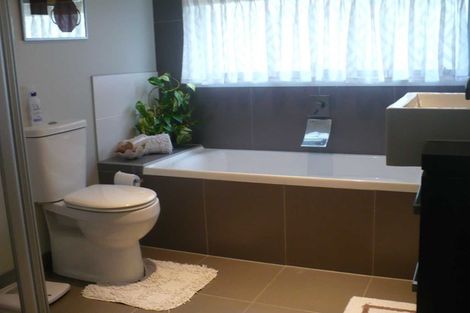 Photo of property in 8 Fendalton Place, Hatfields Beach, Orewa, 0931