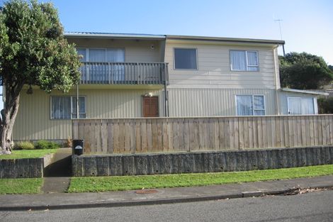 Photo of property in 1 Crown Hill, Titahi Bay, Porirua, 5022