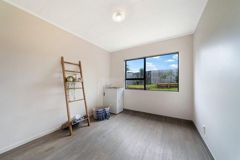 Photo of property in 2/12 Grimshaw Place, Henderson, Auckland, 0612