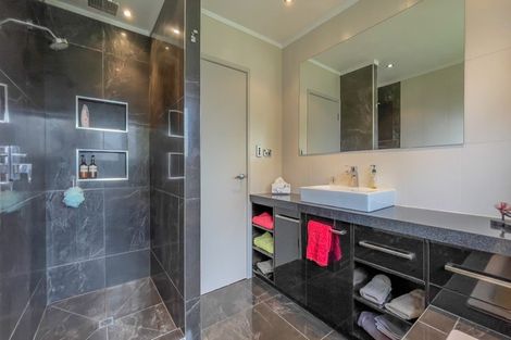 Photo of property in 17 Miller Place, Ngatea, 3503